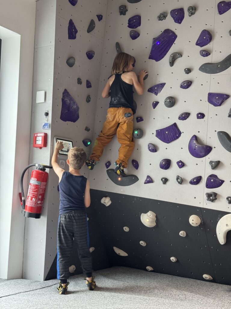 BaseCamp in Andernach, interaktive Wand