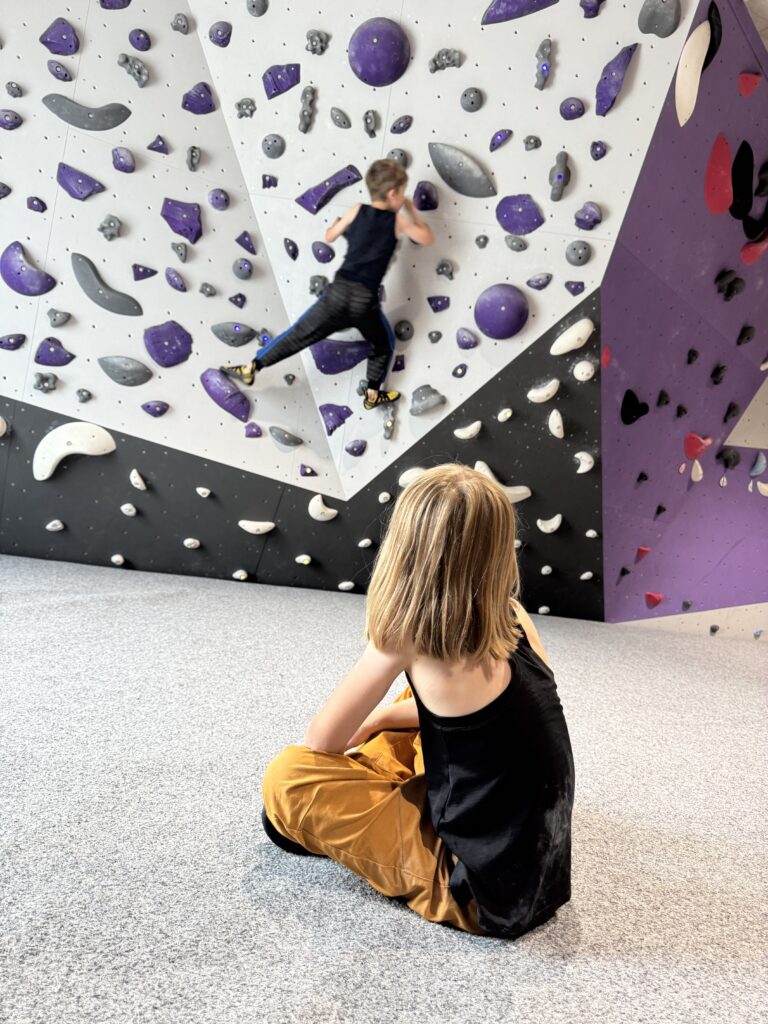 BaseCamp in Andernach, gemeinsam Bouldern