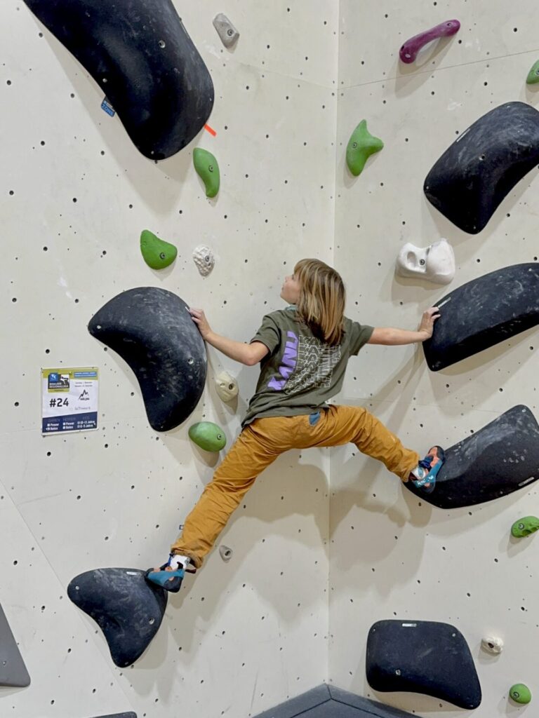 Bouldern an einer Route aus Slopern