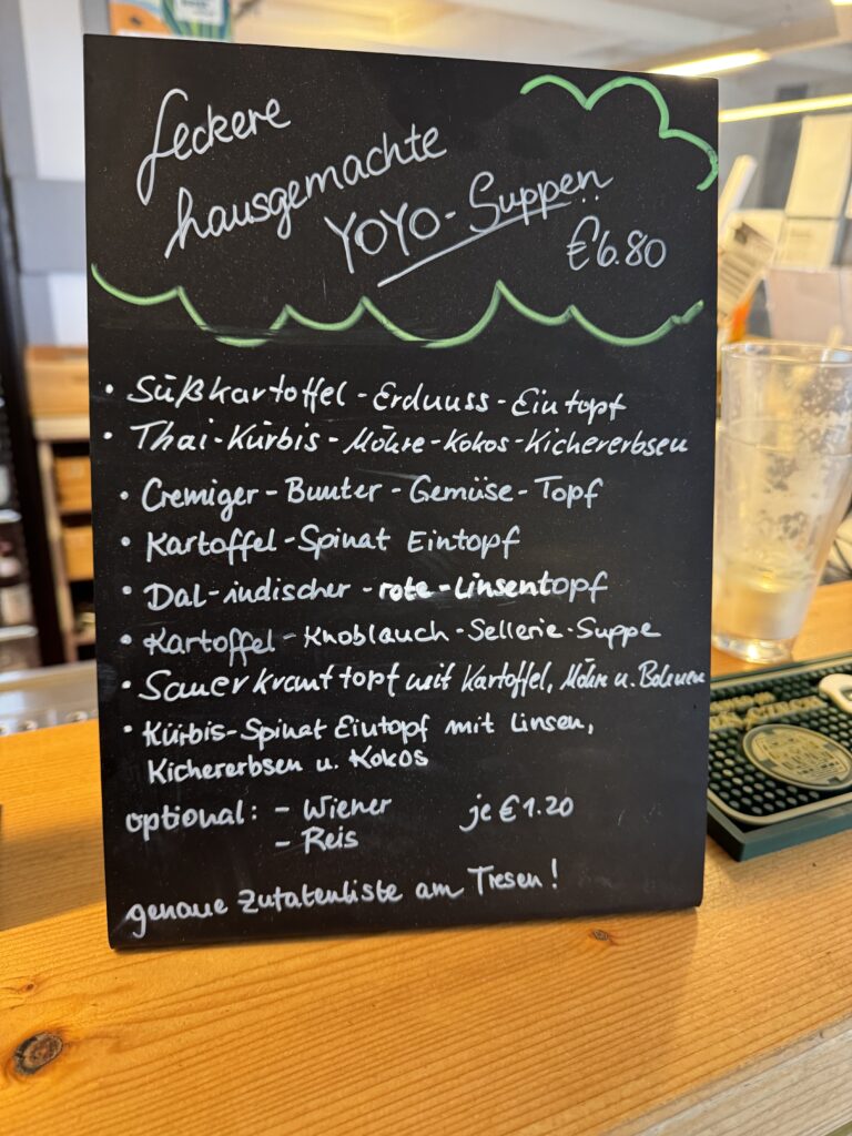 Reichhaltiges Bistroangebot in der Kletterhalle