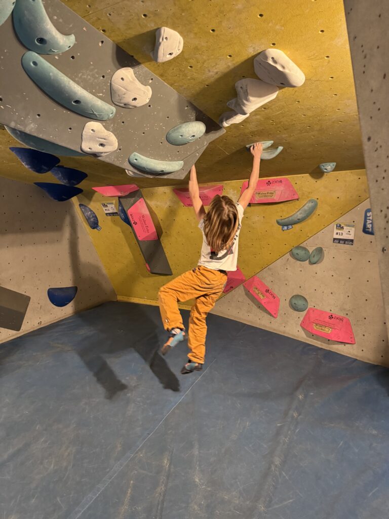 Es gibt auch viele Überhänge zum Bouldern