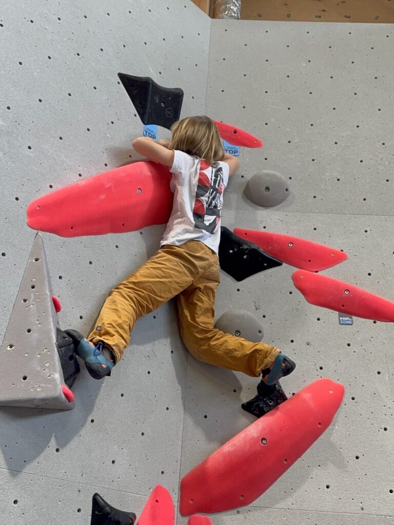 Gretel im Kinderbereich der Boulderhalle Energiewände Weimar