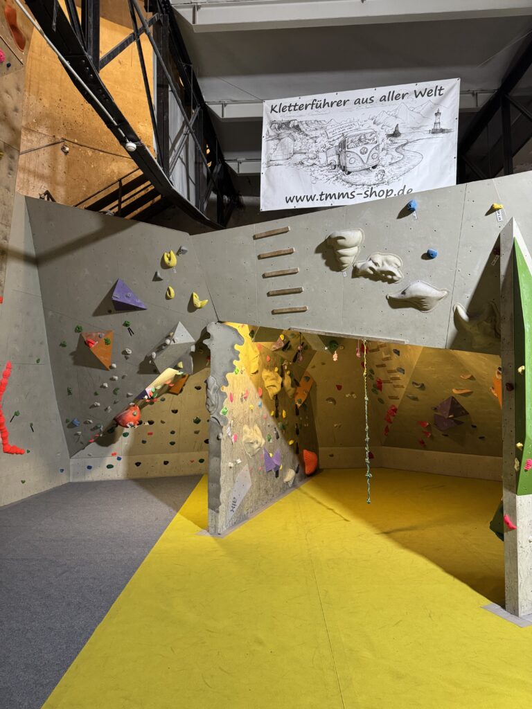 Die Boulderanlage im Kletterturm