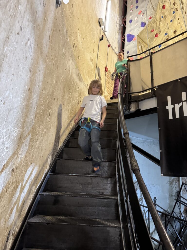 Der Aufstieg im Kletterturm Leipzig ist schon aufregend