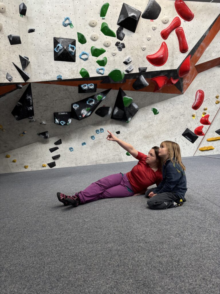Beraten um ein Boulderproblem zu Lösen im Bloc-No-Limit