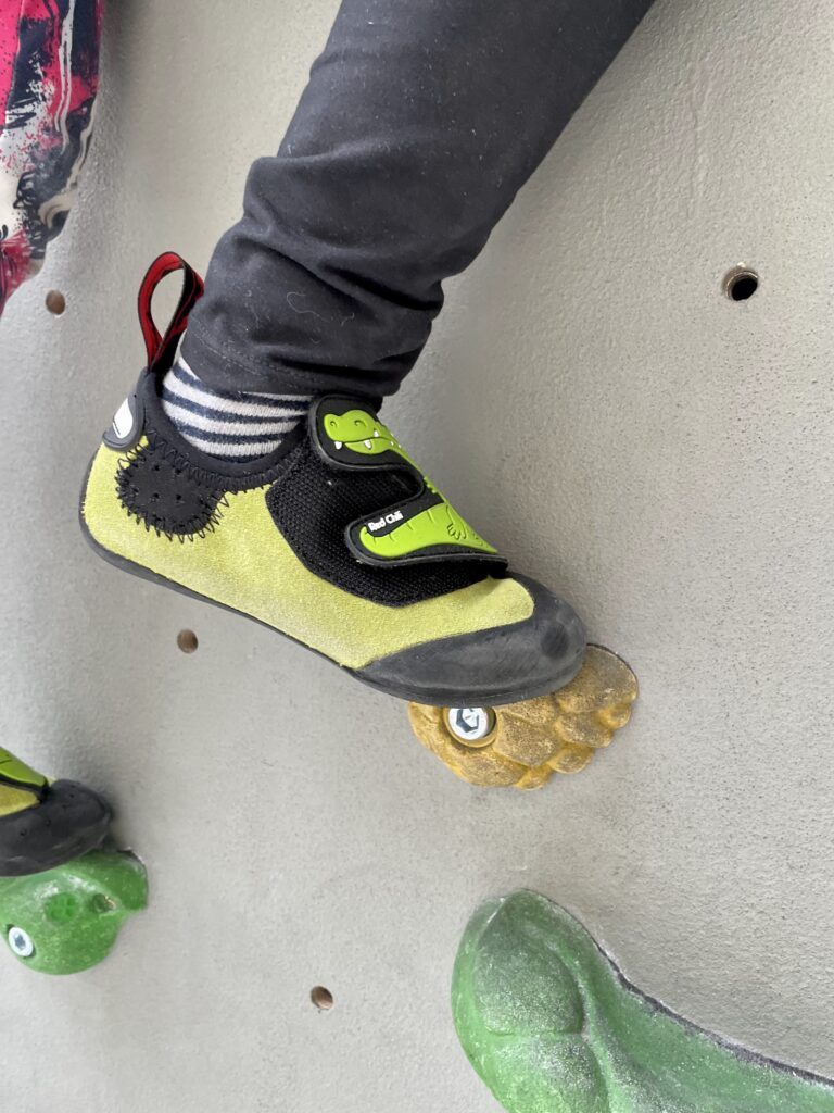 Einsteiger- & Allround-Schuhe, dürfen bequem sein, können also etwas größer gewählt werden, keine aggressive Vorspannung